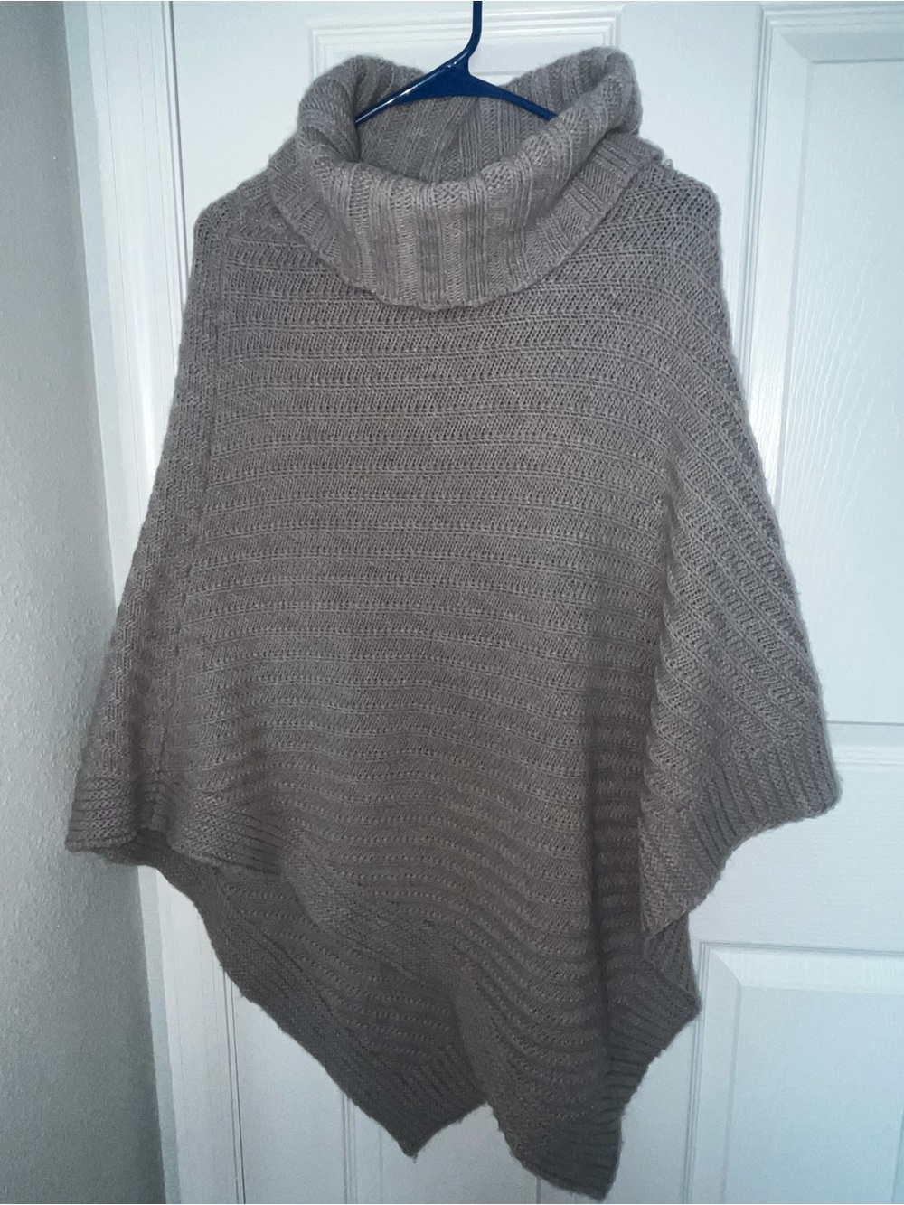 Cocogio Knit Sweater Poncho
Cape OS Women Grey
Cableknit Soft Italy Pullover
